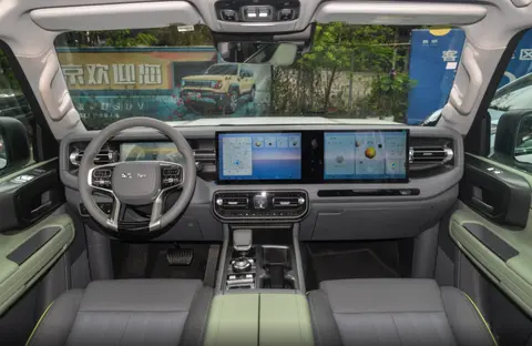 北京越野BJ40增程版新增车型上市，配置有所微调，17.98万值吗？